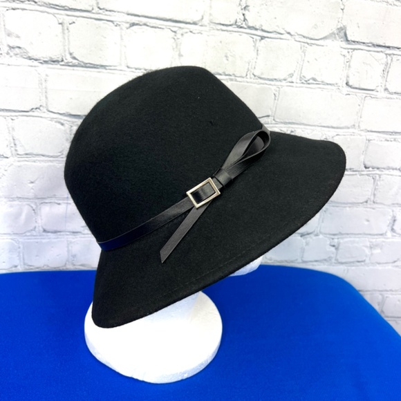 🚫SOLD! |•NINE WEST•| Cute Black Wool Hat Elastic Inside - Picture 3 of 15